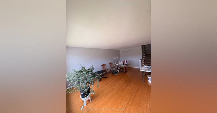 9 Syracuse Crescent, Toronto, ON, M1E 2G7 - 2