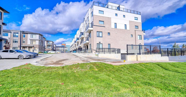 324-1695 Dersan Street, Pickering, ON, L1X 0S9