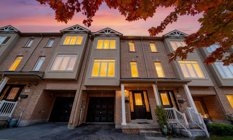 48 Curran Hall Crescent