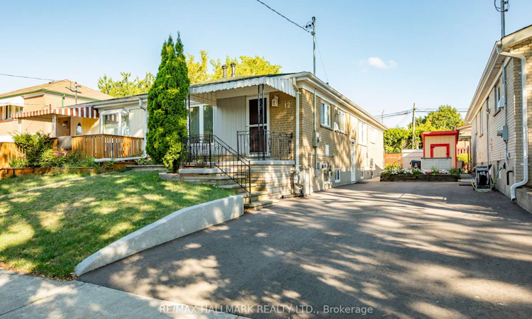 12 Trinnell Boulevard
