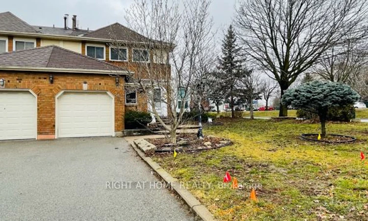 35 Davies Crescent