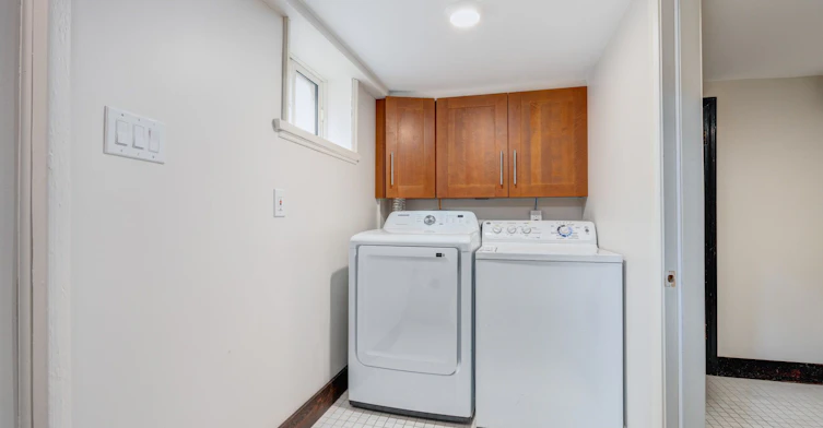 Main-952 Coxwell Avenue, Toronto, ON, M4C 3G3 - 10