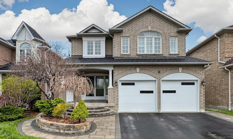 14 Robert Attersley Drive W