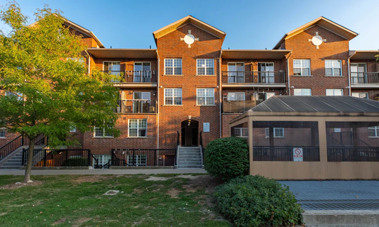 309-45 Strangford Lane