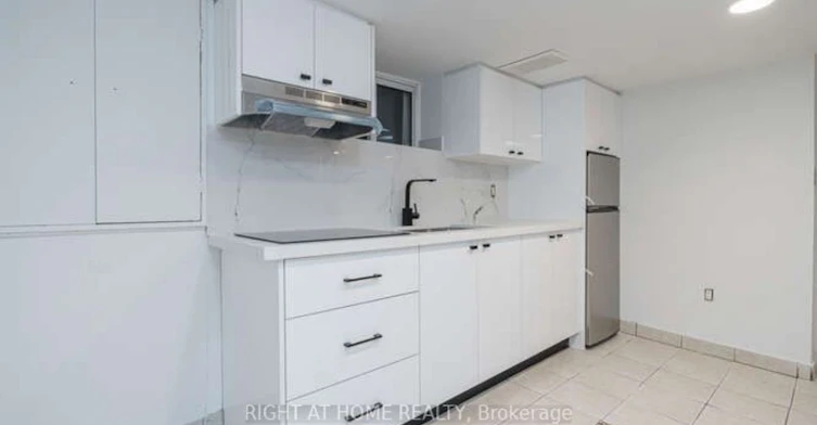 157 Woodycrest Avenue, Toronto, ON, M4J 3B8 - 4