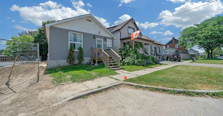 203 Quebec Street, Oshawa, ON, L1J 1X9