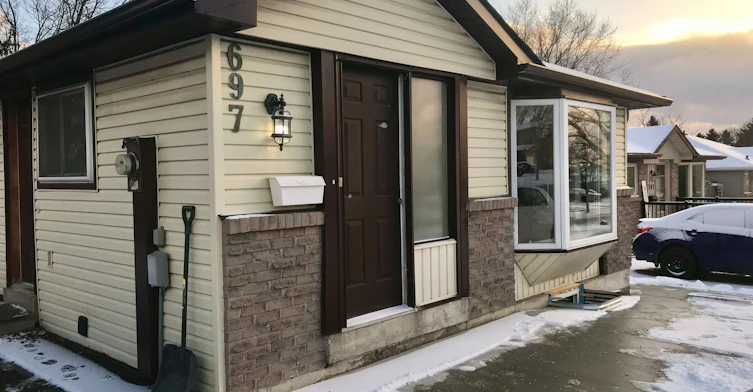Main Floor-697 Downview Crescent, Oshawa, ON, L1H 7W4