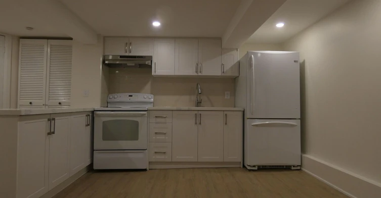 Lower-26 Scotswood Road, Toronto, ON, M1R 3N2 - 4