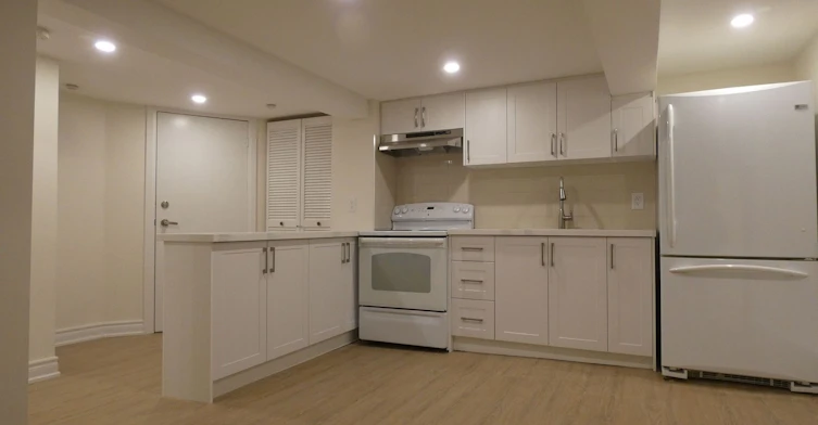Lower-26 Scotswood Road, Toronto, ON, M1R 3N2 - 5