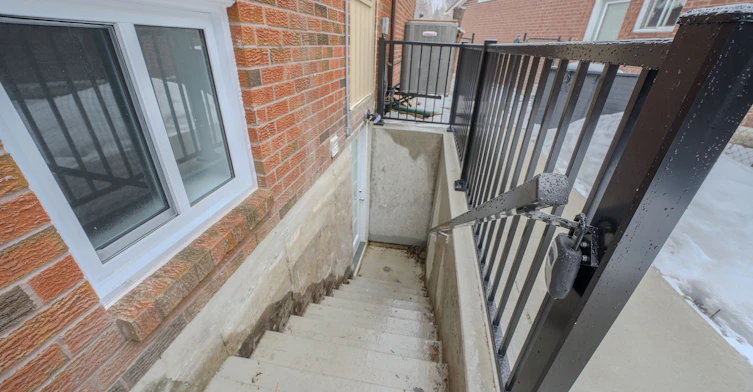 (Lower)-2111 Lynn Heights Drive, Pickering, ON, L1X 2S1 - 2