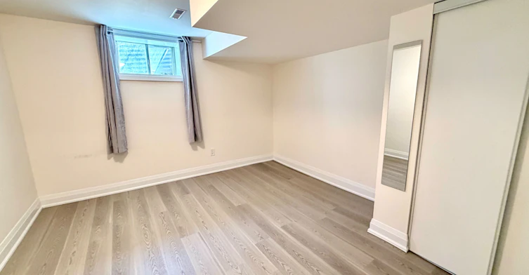 Lower-343 Chester Le Boulevard, Toronto, ON, M1W 2K8 - 2