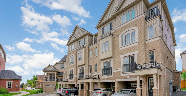 Room-2757 Deputy Minister Path, Oshawa, ON, L1L 0M7
