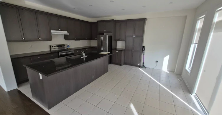Upper-1 Hahn Street, Whitby, ON, L1P 0G9 - 5