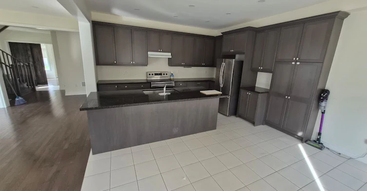 Upper-1 Hahn Street, Whitby, ON, L1P 0G9 - 4