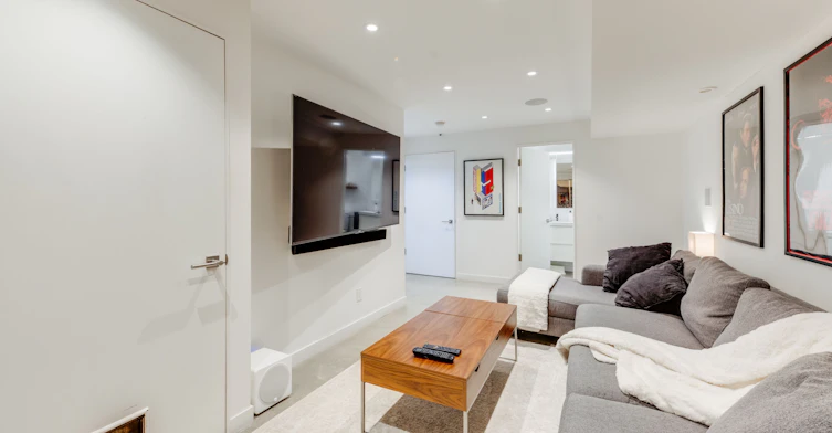 81 Dagmar Avenue, Toronto, ON, M4M 1V9 - 49