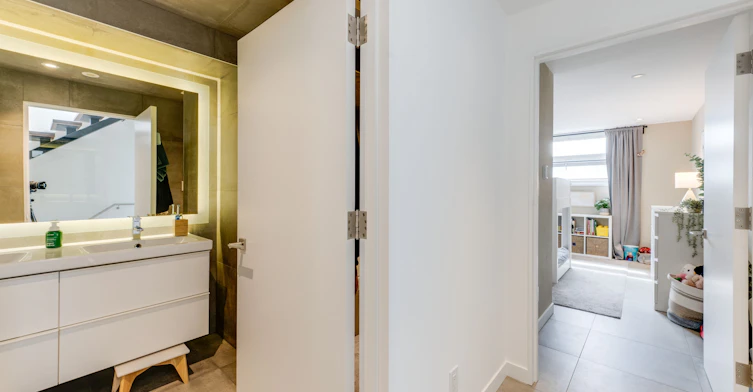 81 Dagmar Avenue, Toronto, ON, M4M 1V9 - 22