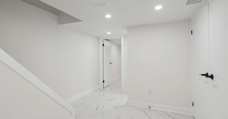 Lower-36 Tennis Crescent, Toronto, ON, M4K 1J3 - 2