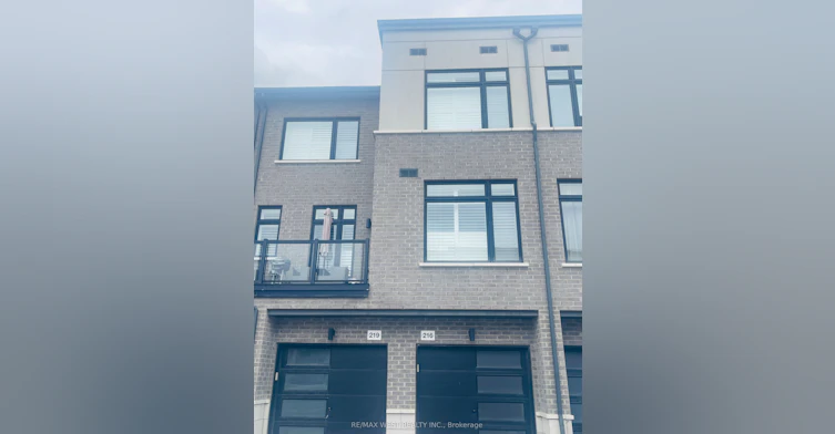 216-2550 Castlegate Crossing Drive, Pickering, ON, L1X 0G4 - 2