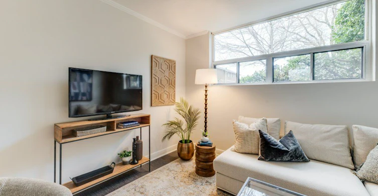 Lower-225 Woodville Avenue, Toronto, ON, M4J 2R4 - 2