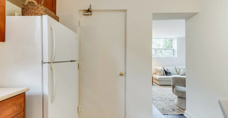 Lower-225 Woodville Avenue, Toronto, ON, M4J 2R4 - 9