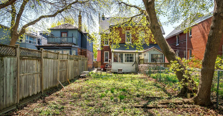 126 Stephenson Avenue, Toronto, ON, M4C 1G4 - 3