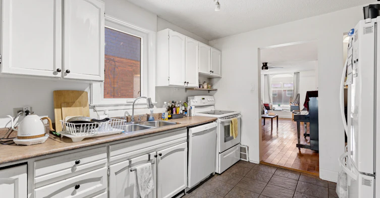 126 Stephenson Avenue, Toronto, ON, M4C 1G4 - 11