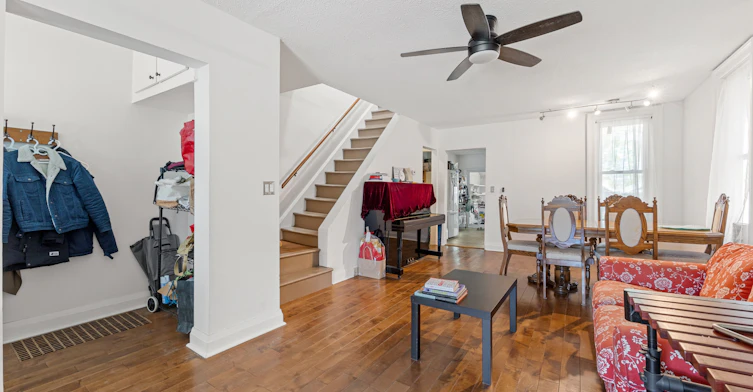 126 Stephenson Avenue, Toronto, ON, M4C 1G4 - 6