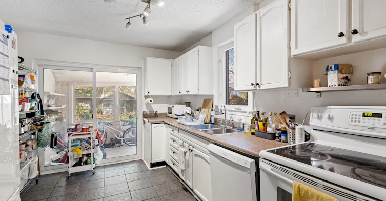 126 Stephenson Avenue, Toronto, ON, M4C 1G4 - 10