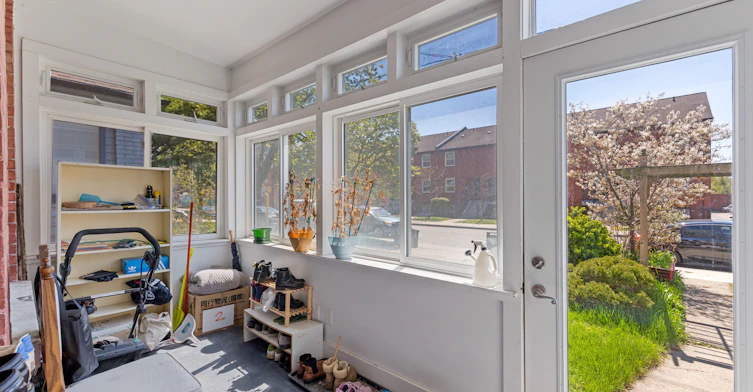 126 Stephenson Avenue, Toronto, ON, M4C 1G4 - 4