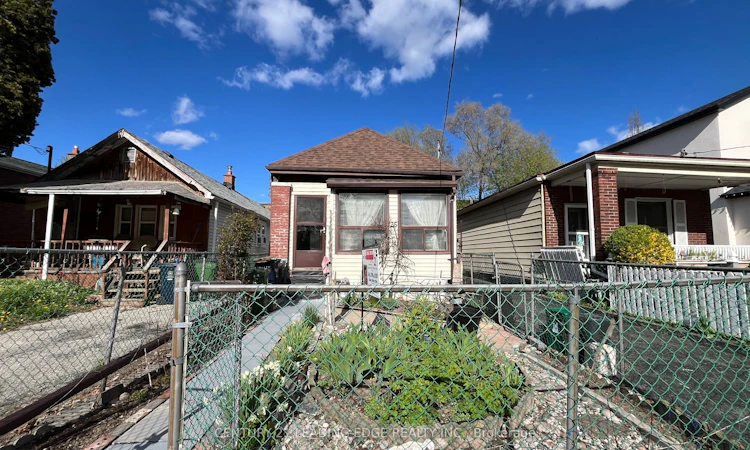 25 Madelaine Avenue