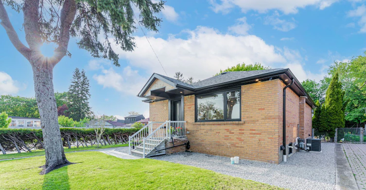 16 Boem Avenue, Toronto, ON, M1R 3T1 - 3