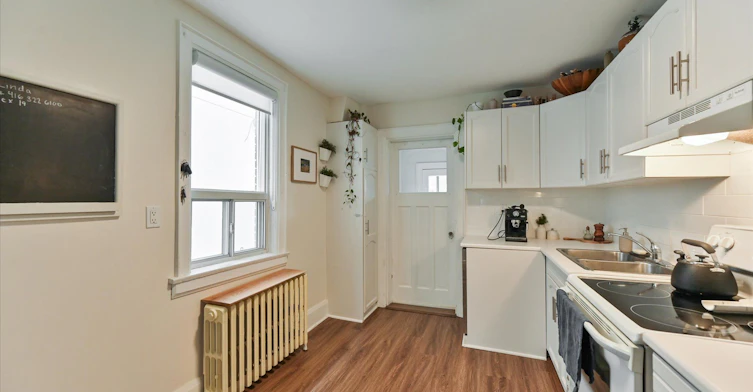 31 Lesmount Avenue, Toronto, ON, M4J 3V5 - 11