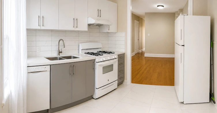 2nd Flr-1355 Danforth Avenue, Toronto, ON, M4J 1N1 - 6