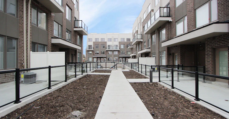 405-1460 Whites Road, Pickering, ON, L1V 1R4 - 2