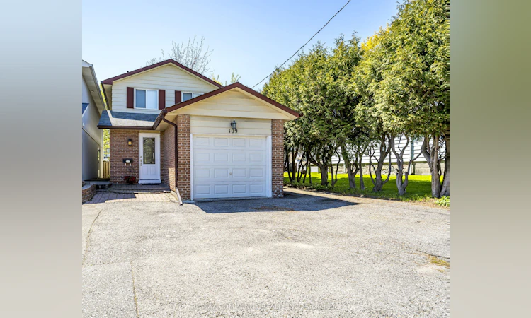 109 Adelaide Avenue E