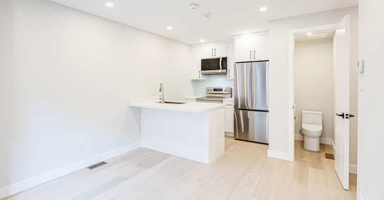 Laneway Upper-20 Kewbeach Avenue, Toronto, ON, M4L 1B7 - 12