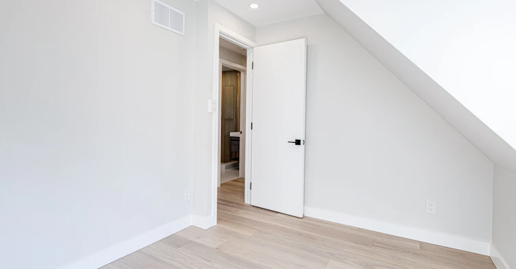Laneway Upper-20 Kewbeach Avenue, Toronto, ON, M4L 1B7 - 28