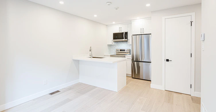 Laneway Upper-20 Kewbeach Avenue, Toronto, ON, M4L 1B7 - 13