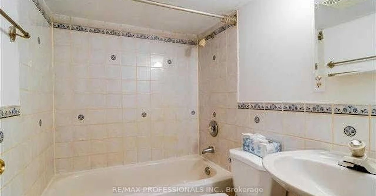 Lower-34 Glenside Avenue, Toronto, ON, M4L 2T5 - 6