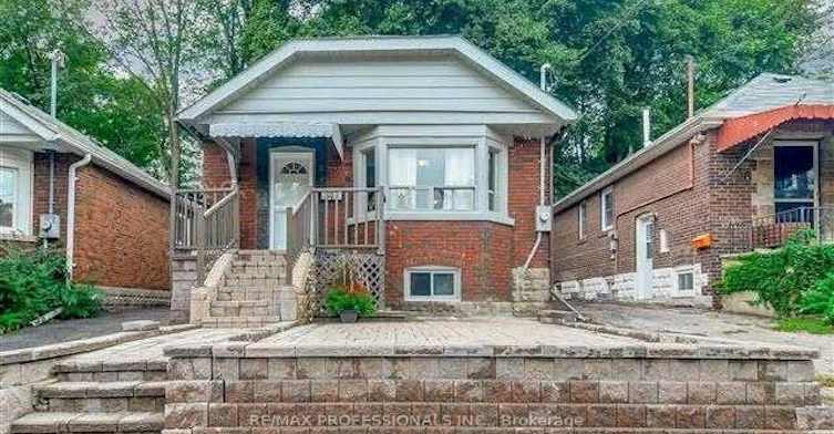 Lower-34 Glenside Avenue, Toronto, ON, M4L 2T5