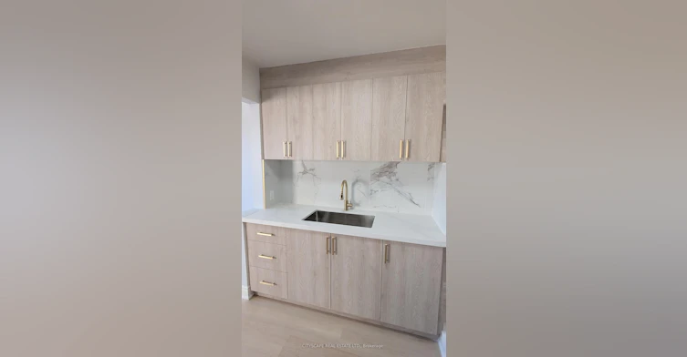 11-296 Saguenay Avenue, Oshawa, ON, L1J 2M8 - 4