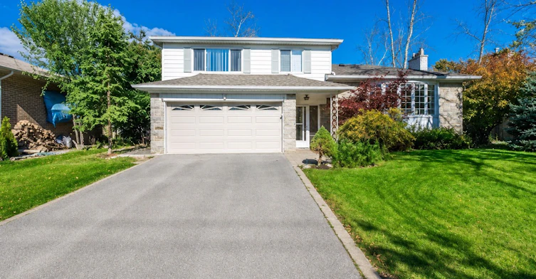 Upper 164 Guildwood Parkway, Toronto, ON, M1E 1P4