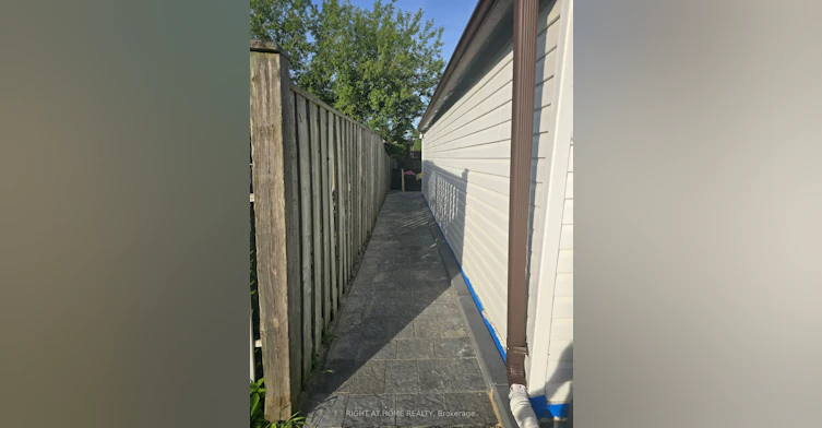 869 Grenoble Boulevard, Pickering, ON, L1W 1T7 - 3