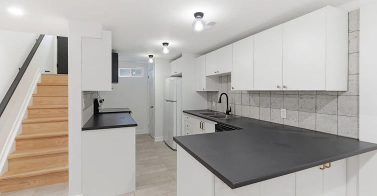 111 Riverside Drive N, Oshawa, ON, L1G 6J6 - 6