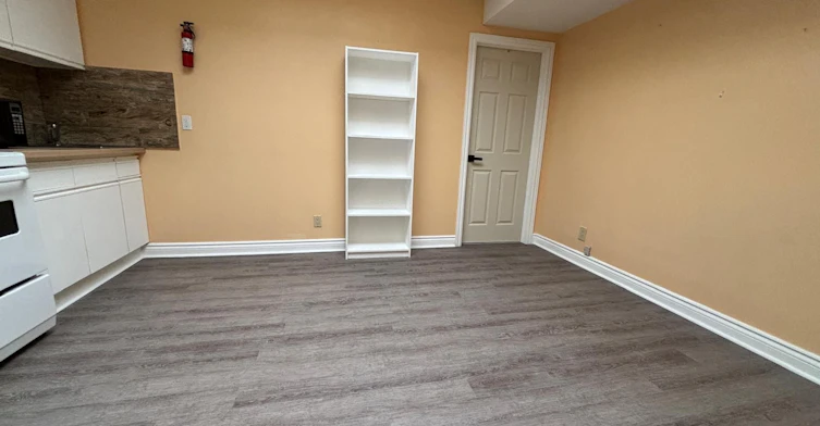 Apt 2-2828 Danforth Avenue, Toronto, ON, M4C 1M1 - 7