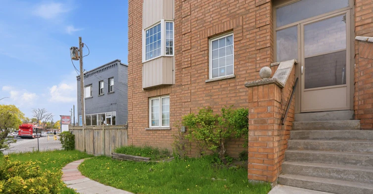 2 Eli Shackleton Court, Toronto, ON, M1E 5K3 - 3