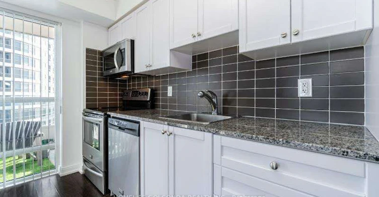 2402-151 Village Green Square, Toronto, ON, M1S 0K5 - 3