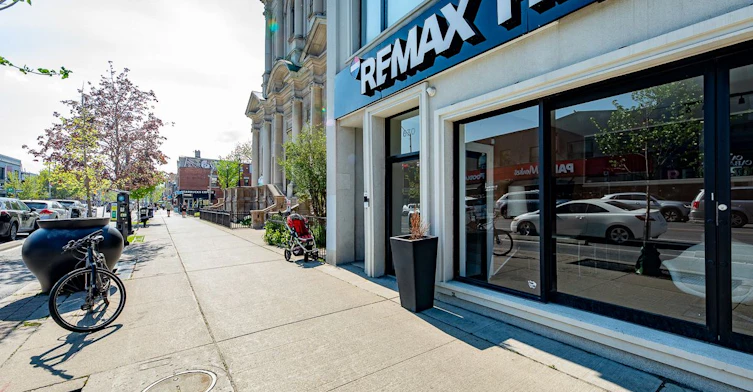 303-628 Danforth Avenue, Toronto, ON, M4K 1R3