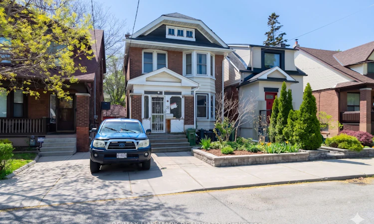 31 Gates Avenue