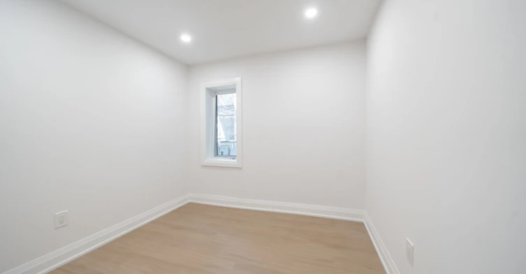 Lower-344 Highfield Road, Toronto, ON, M4L 2V5 - 9